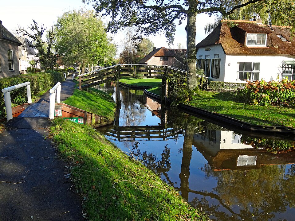 20131030 giethoorn binnenpad