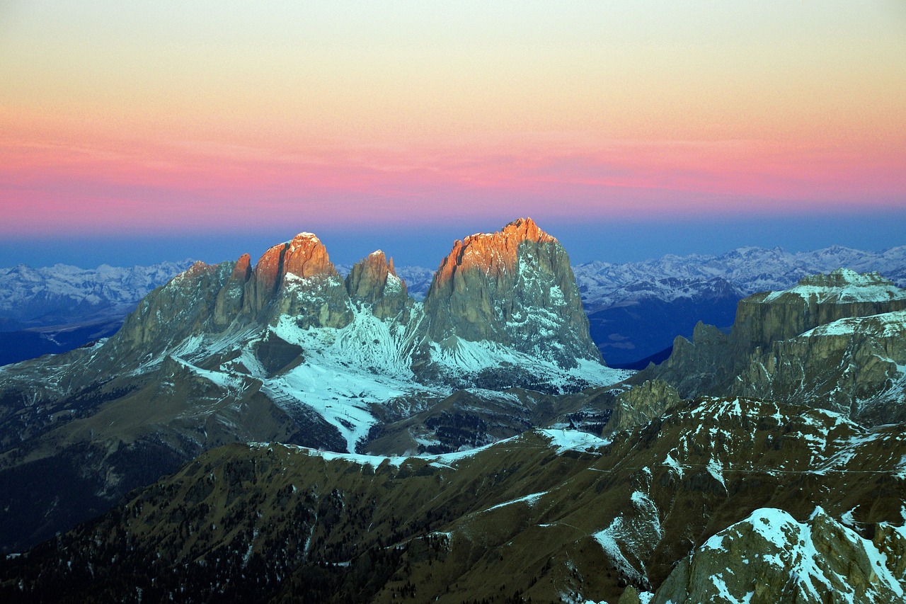 alba sassolungo dolomiti