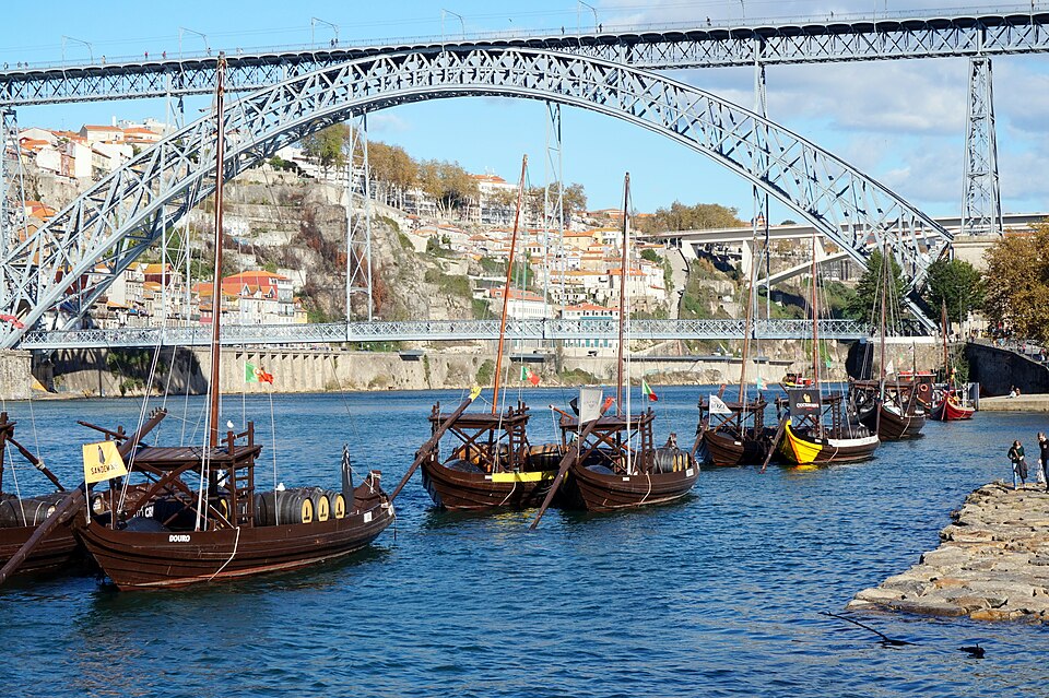 boats and buildings along the douro river porto 38250082391