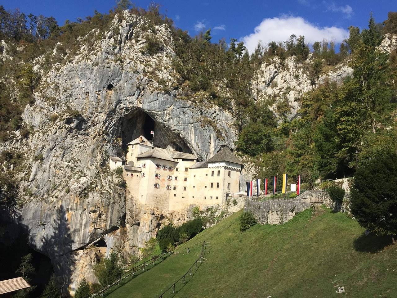 castello predjama slovenia