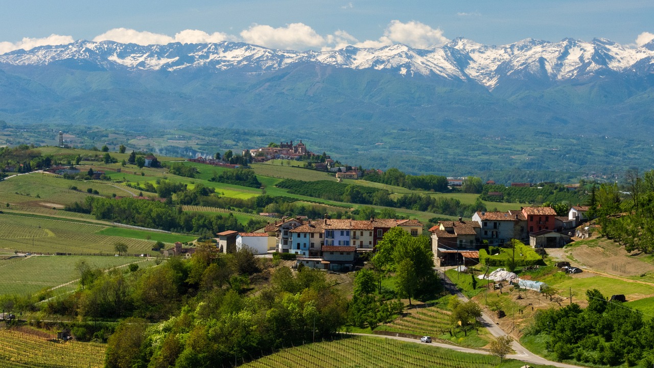 la morra langhe italia vino uva