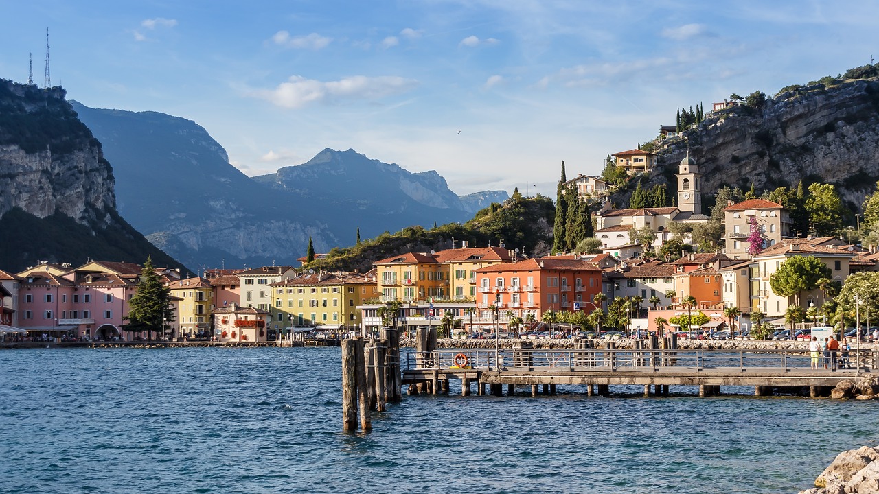 lago visualizza montagne garda