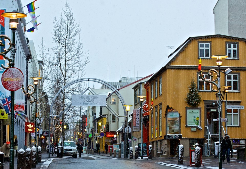 laugavegur shopping street panoramio