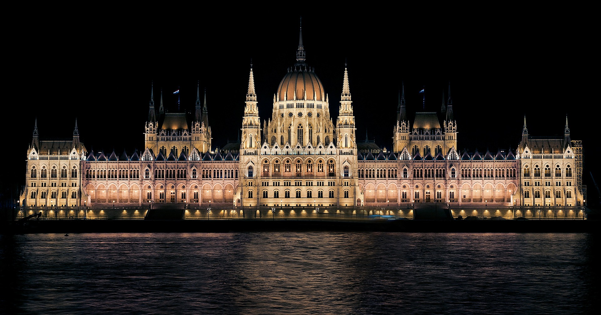 parlamento budapest sera