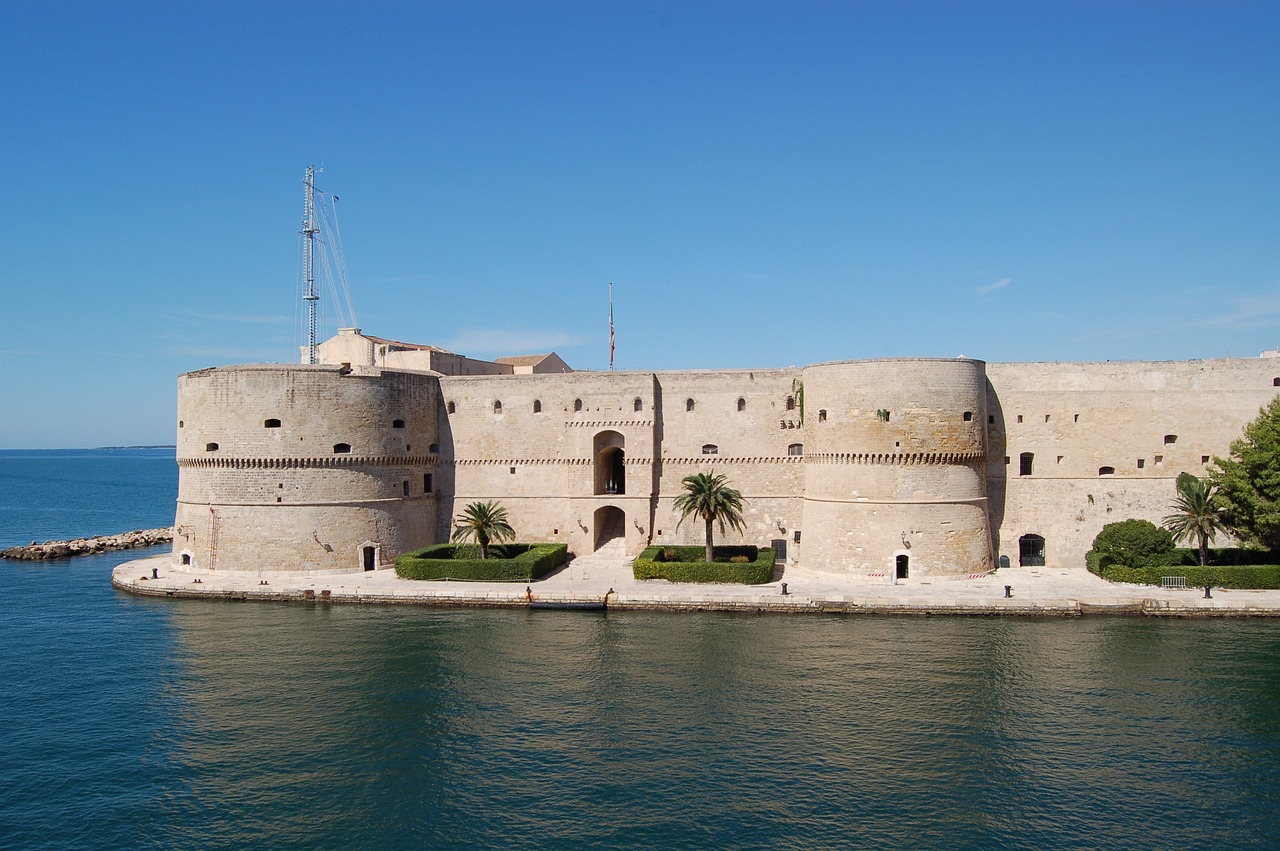 puglia taranto castello mare