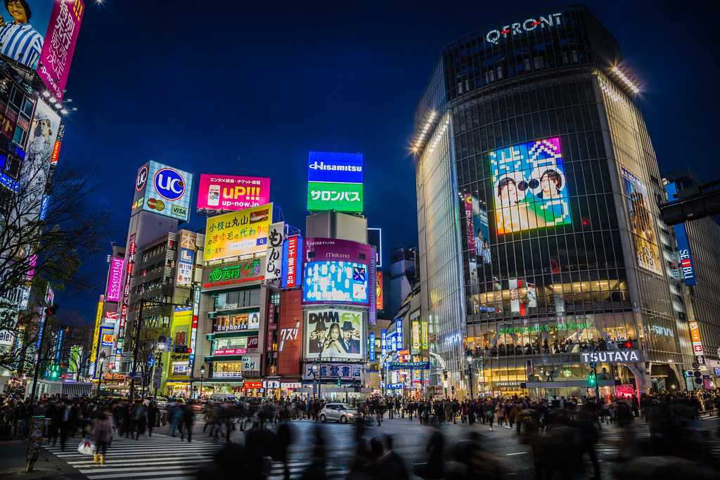 shibuya crossing night tokyo japan