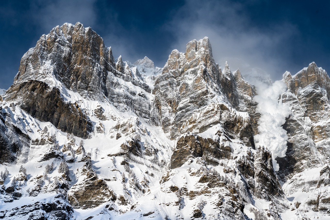 valanga montagna alpi nevicare